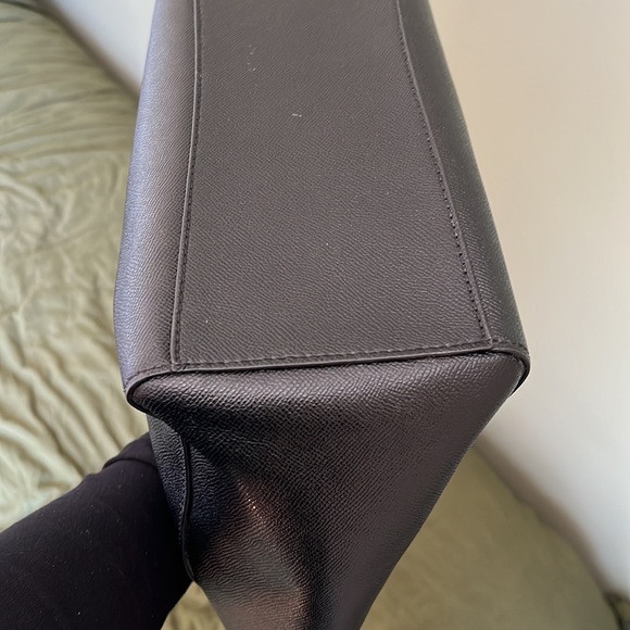 Coach tote with no wear and tear. Very spacious and comes with a dust bag!! - Picture 4 of 6